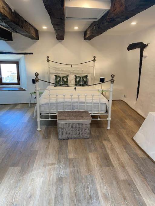 Spacious 1 Bed Home With Shared Pool Champagnac-la-Riviere Екстер'єр фото