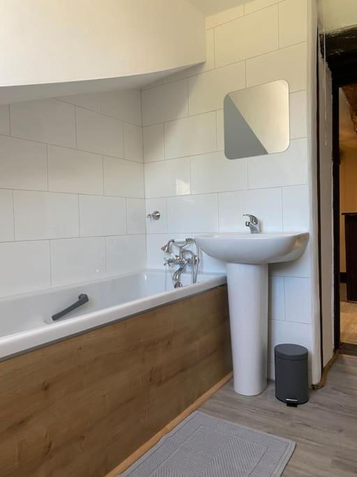 Spacious 1 Bed Home With Shared Pool Champagnac-la-Riviere Екстер'єр фото
